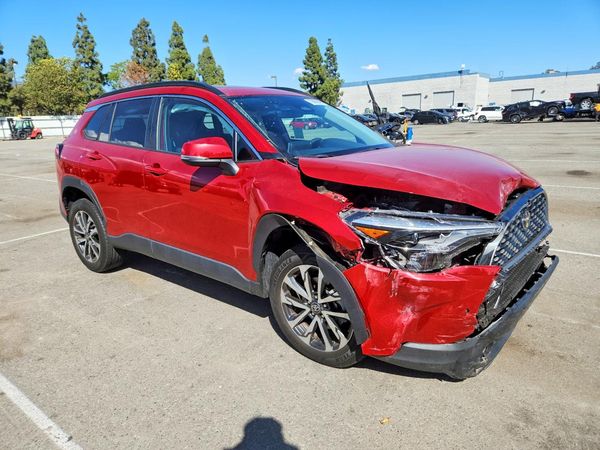 2023 TOYOTA COROLLA CROSS XLE — Passenger 3/4