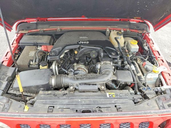 2018 JEEP WRANGLER UNLIMITED Unlimited Sport — Engine bay