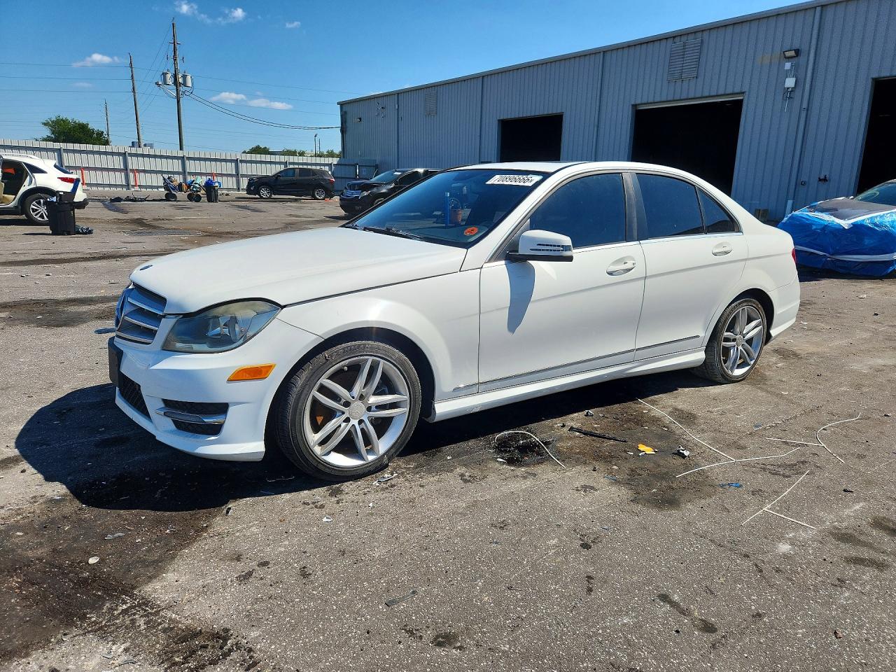 2013 MERCEDES-BENZ C-CLASS C250 — Front 3/4