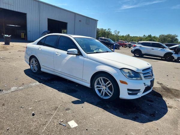 2013 MERCEDES-BENZ C-CLASS C250 — Passenger 3/4