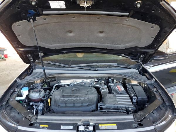 2022 VOLKSWAGEN TIGUAN SE — Engine bay