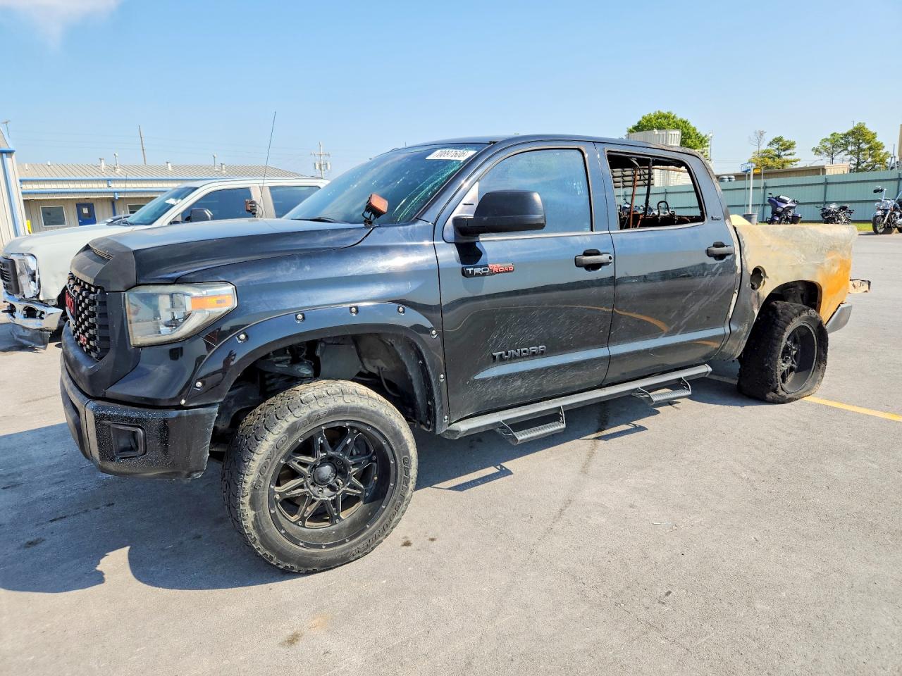 2018 TOYOTA TUNDRA SR5 — Front 3/4
