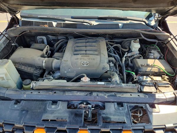 2018 TOYOTA TUNDRA SR5 — Engine bay