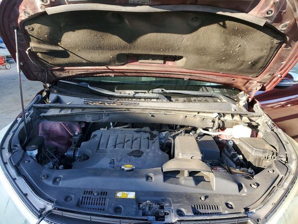 2015 TOYOTA HIGHLANDER Base/Hybrid — Engine bay