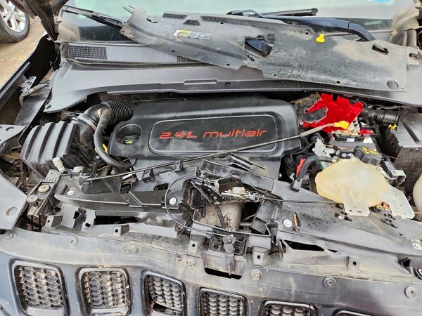 2021 JEEP COMPASS — Engine bay