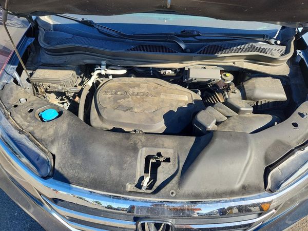 2016 HONDA PILOT EXL-N — Engine bay