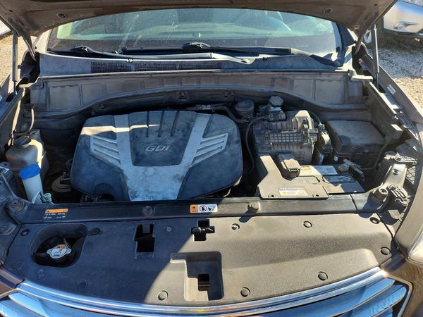 2015 HYUNDAI SANTA FE GL — Engine bay