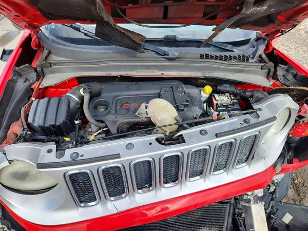 2015 JEEP RENEGADE Limited — Engine bay
