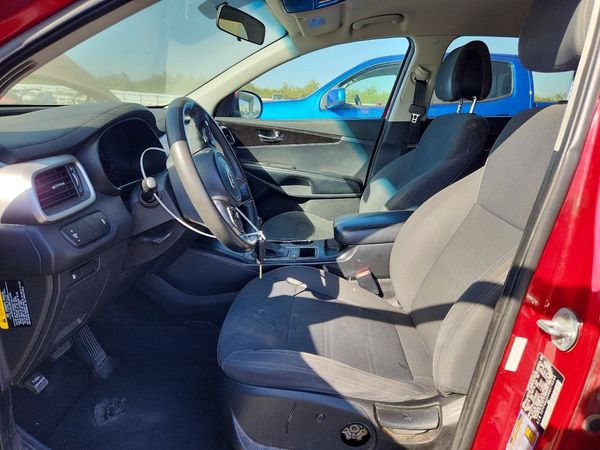 2016 KIA SORENTO L / LX — DENT