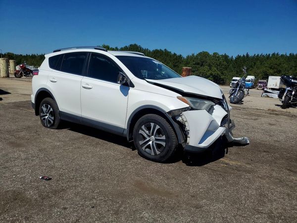 2017 TOYOTA RAV4 LE — Passenger 3/4