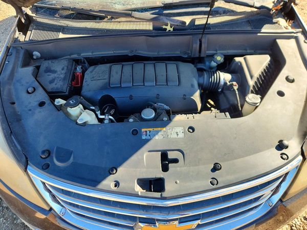2015 CHEVROLET TRAVERSE LTZ — Engine bay