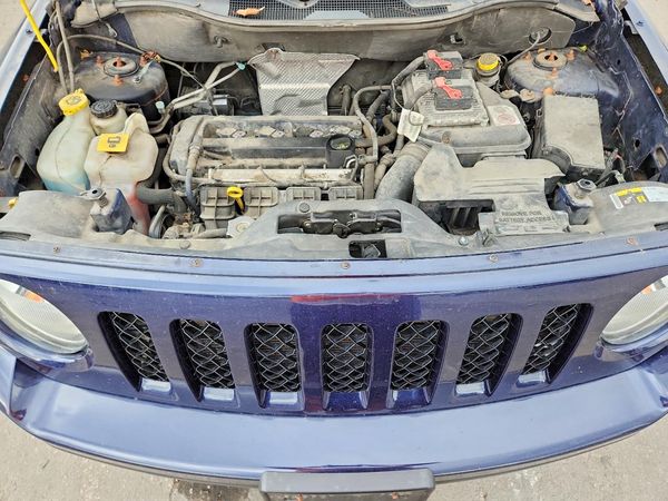 2016 JEEP PATRIOT Sport — Engine bay
