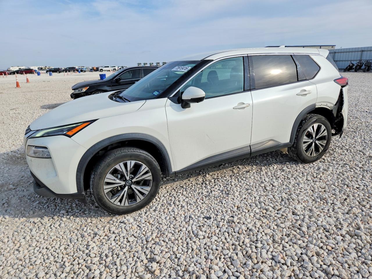 2021 NISSAN ROGUE SV — Front 3/4