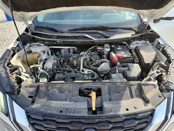 2021 NISSAN ROGUE SV — Engine bay