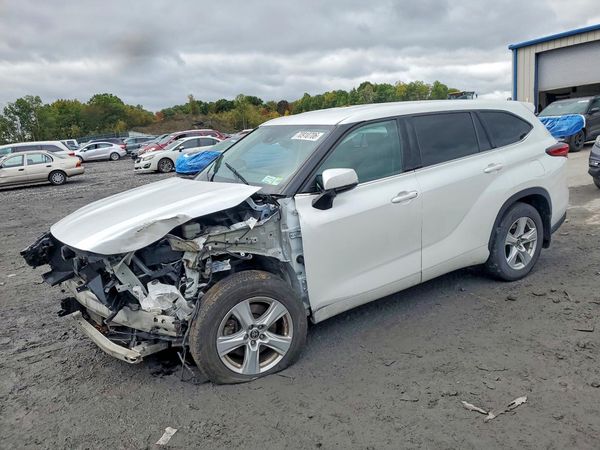 2022 TOYOTA HIGHLANDER LE — Front 3/4