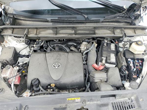 2022 TOYOTA HIGHLANDER LE — Engine bay