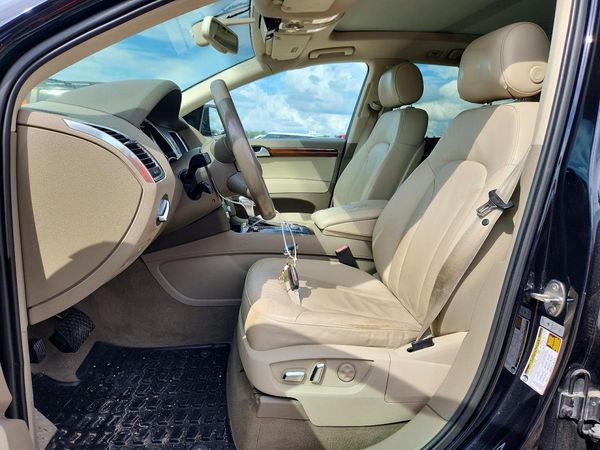 2013 AUDI Q7 Premium Plus — DENT