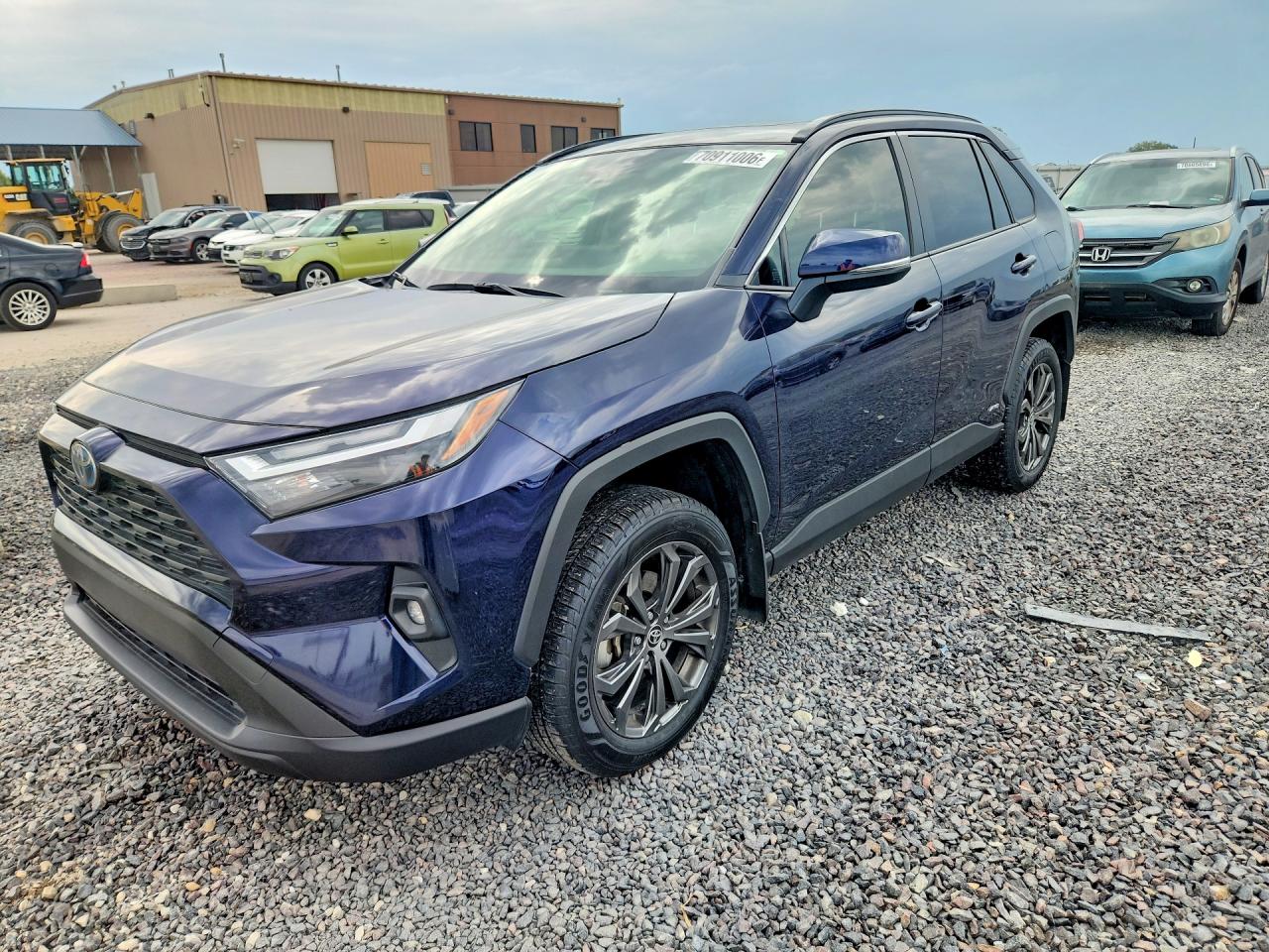 2022 TOYOTA RAV4 XLE Premium — Front 3/4