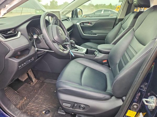2022 TOYOTA RAV4 XLE Premium — DENT