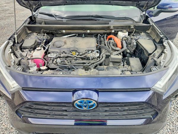 2022 TOYOTA RAV4 XLE Premium — Engine bay