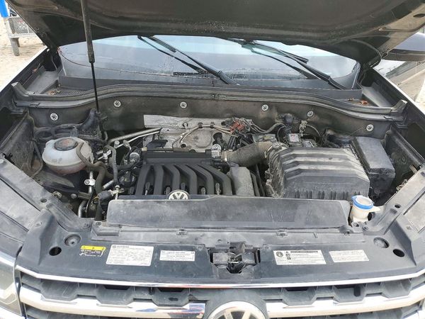 2018 VOLKSWAGEN ATLAS 4Motion SE — Engine bay