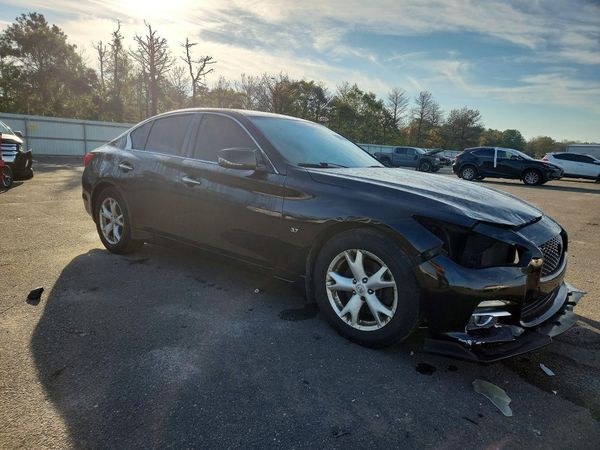 2015 INFINITI Q50 — Passenger 3/4