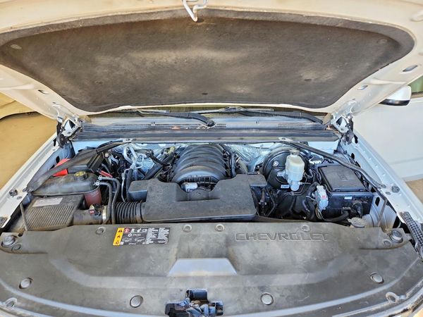 2017 CHEVROLET TAHOE LT — Engine bay