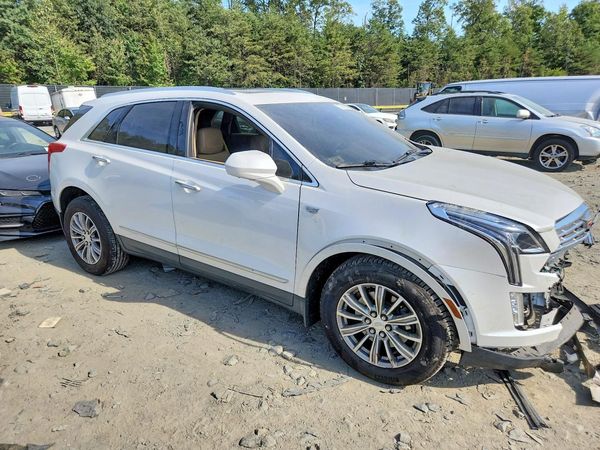 2017 CADILLAC XT5 Platinum — Passenger 3/4