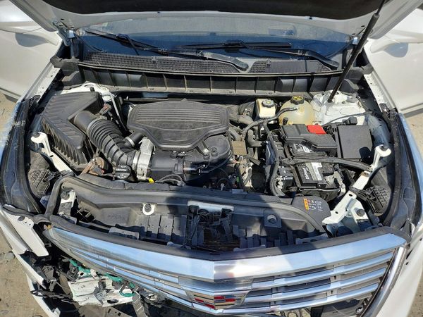 2017 CADILLAC XT5 Platinum — Engine bay
