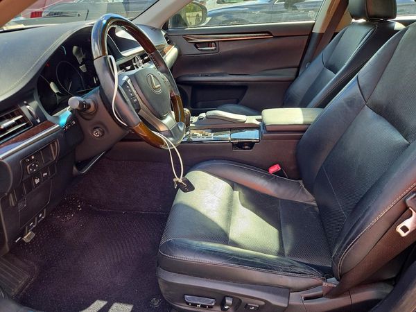 2013 LEXUS ES350 350 — DENT