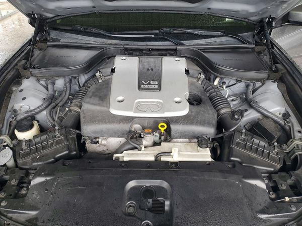 2014 INFINITI Q60 — Engine bay