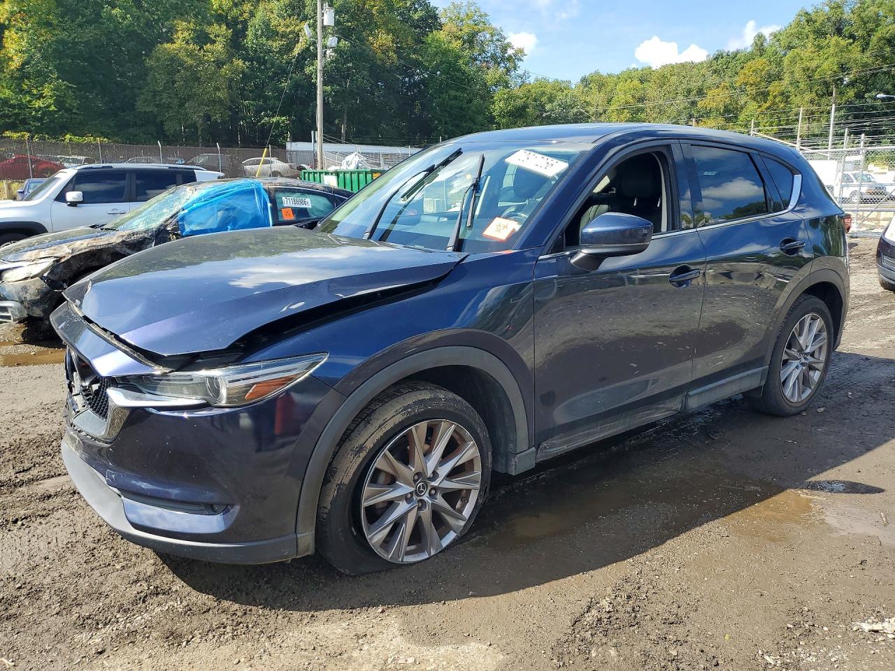 2019 MAZDA CX-5 Grand Touring — Front 3/4