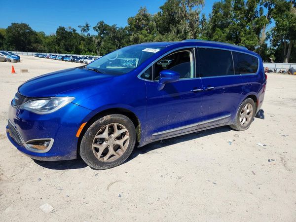 2020 CHRYSLER PACIFICA Touring L — Front 3/4
