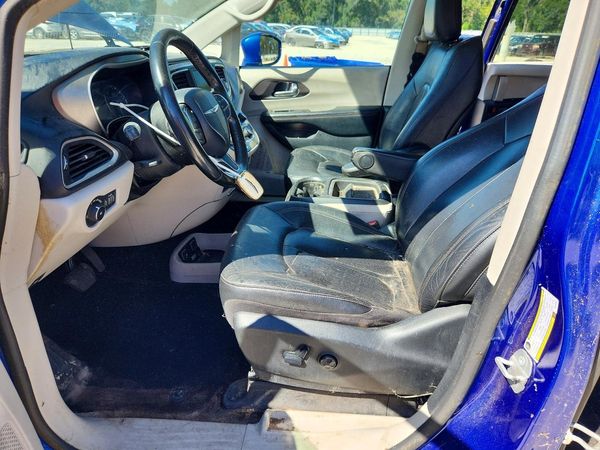 2020 CHRYSLER PACIFICA Touring L — DENT