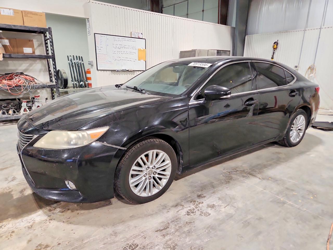 2013 LEXUS ES350 350 — Front 3/4