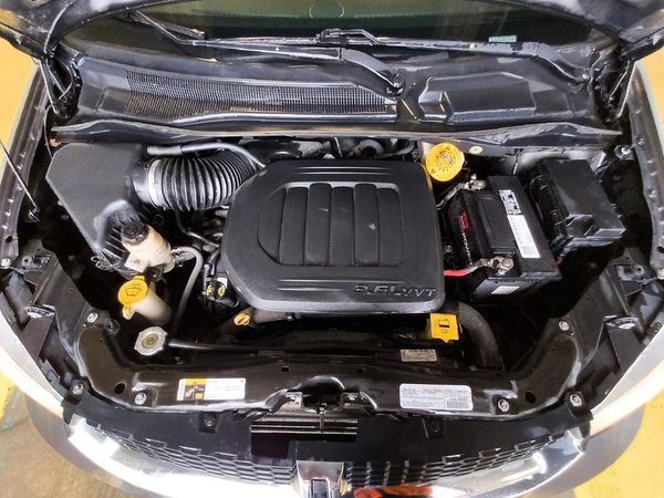 2019 DODGE GRAND CARAVAN SXT — Engine bay