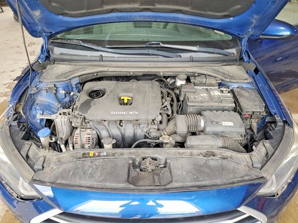 2017 HYUNDAI ELANTRA — Engine bay