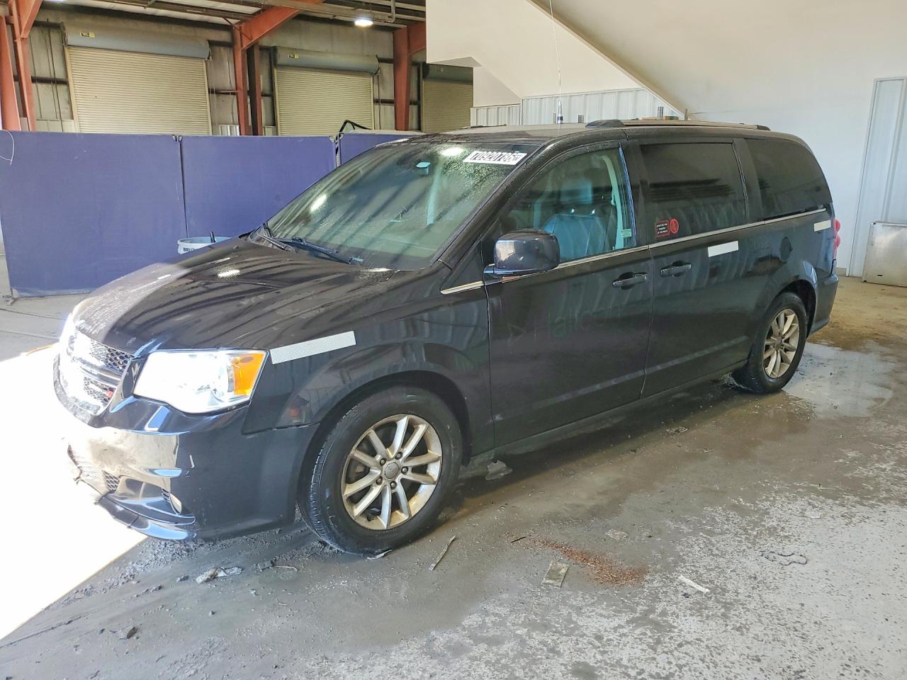 2020 DODGE CARAVAN SXT — Front 3/4
