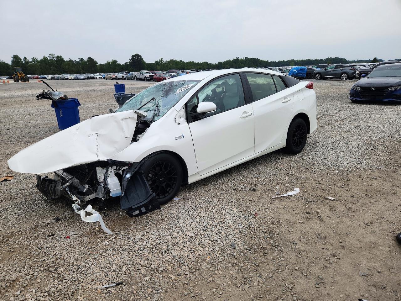 2017 TOYOTA PRIUS Three/Four/Four Adv — Front 3/4