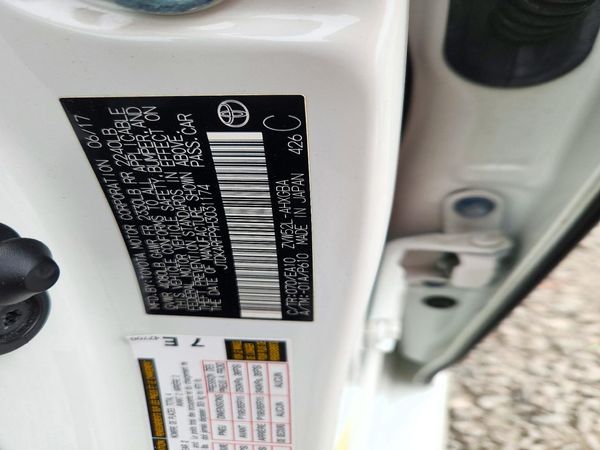 2017 TOYOTA PRIUS Three/Four/Four Adv — VINS