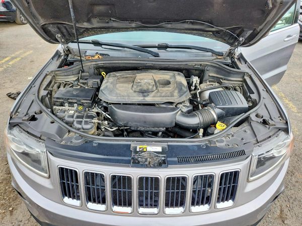 2016 JEEP CHEROKEE Laredo — Engine bay