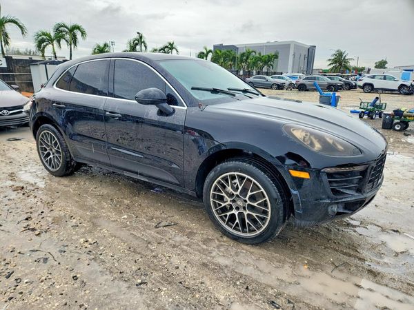 2017 PORSCHE MACAN — Passenger 3/4