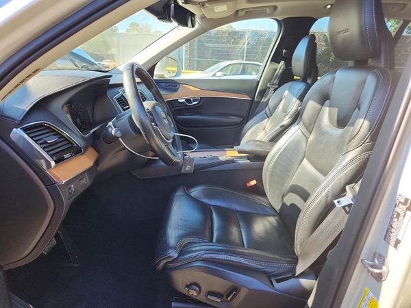 2020 VOLVO XC90 Inscription — DENT