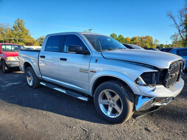 2015 RAM 1500 SLT — Passenger 3/4