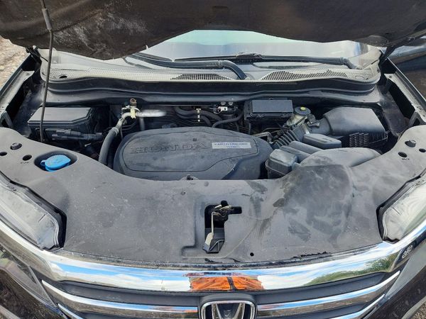 2017 HONDA PILOT EXL-N — Engine bay