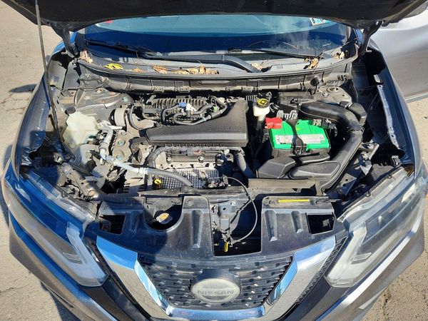 2018 NISSAN ROGUE — Engine bay