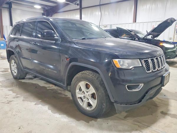 2017 JEEP GRAND CHEROKEE Laredo — Passenger 3/4