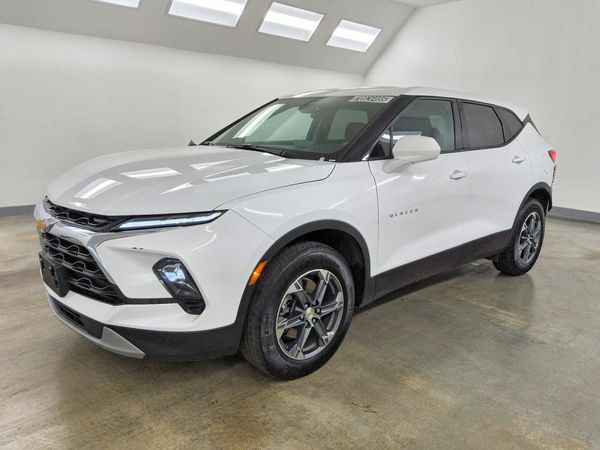 2026 CHEVROLET BLAZER 2LT — Front 3/4