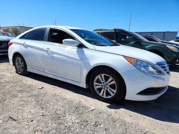 2014 HYUNDAI SONATA GLS/ GLS Popular — Passenger 3/4