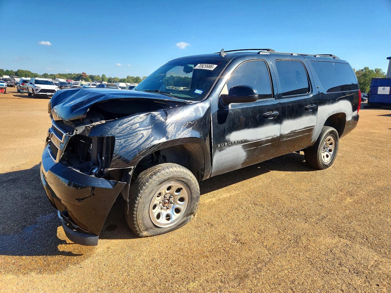 2013 CHEVROLET SUBURBAN LT — Front 3/4